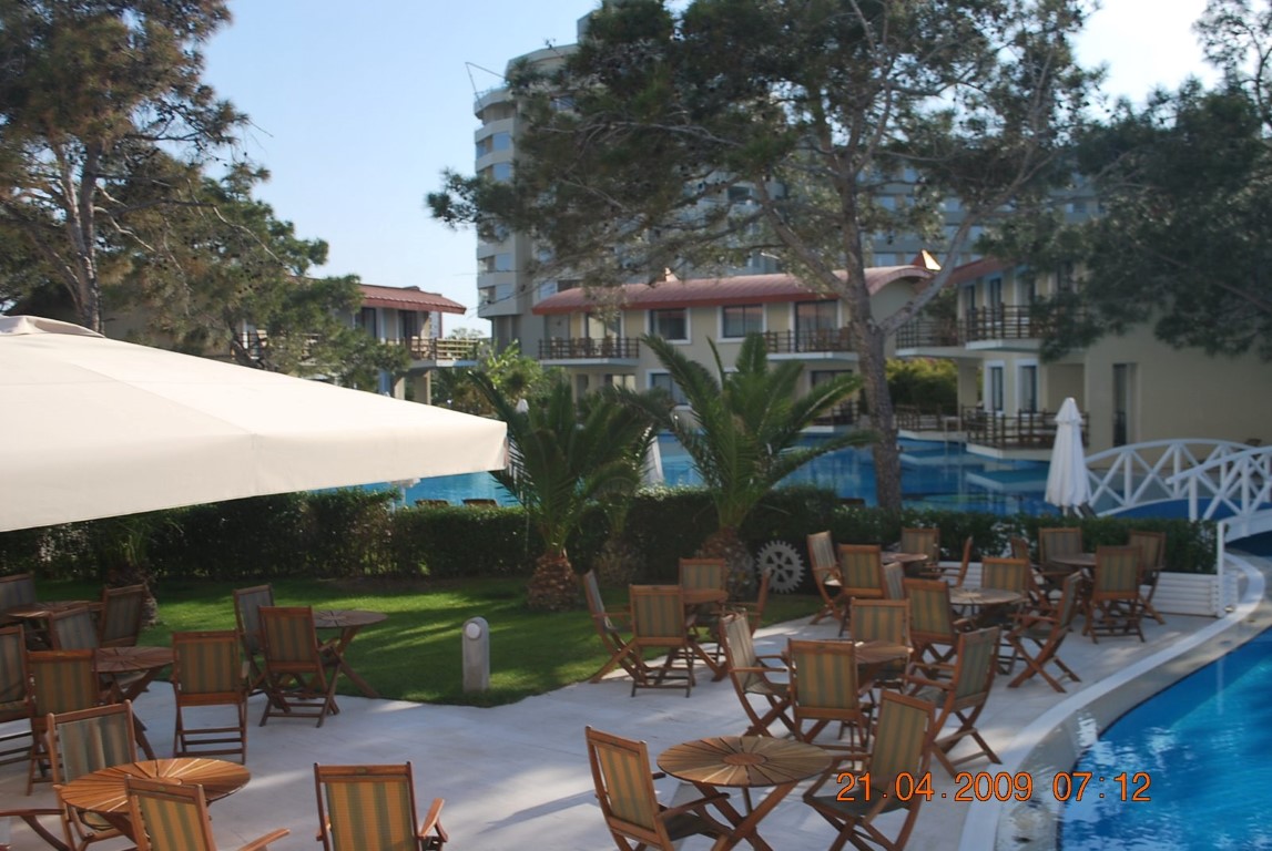 imagini hotel TITANIC LARA